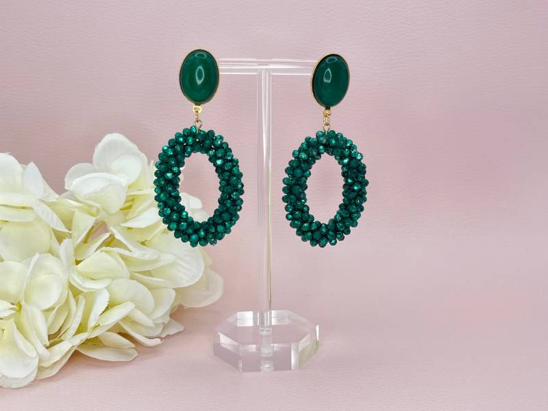 Glitzer Statement Ohrringe Mit Ovalen Anhängern Aus Facettperlen An Vergoldeten Steckern Jade Cabochons Grün - Laury Goes Côtes D'azure von LAURYLOVESPINK