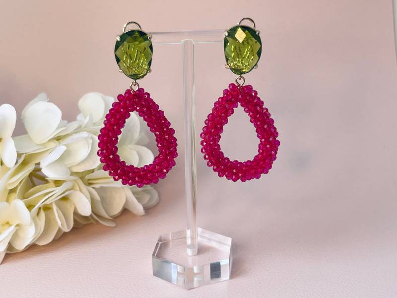 Glitzer Statement Ohrringe Mit Pinken Facettperlen Tropfen An Grünen Kristallglas Steckern - Laury Goes Côtes D'azure von LAURYLOVESPINK