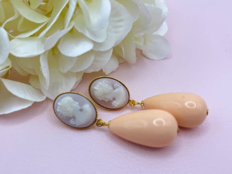 Tropfenohrringe, Statement Ohrringe Mit Gelben Resintropfen An Vergoldeten Steckern Cabochons in Türkis - Laury Goes Verona Tropfenohrringe, Statement Ohrringe Mit Gelben Resintropfen An Vergoldeten Steckern Cabochons in Türkis - Laury Goes Verona von LAURYLOVESPINK