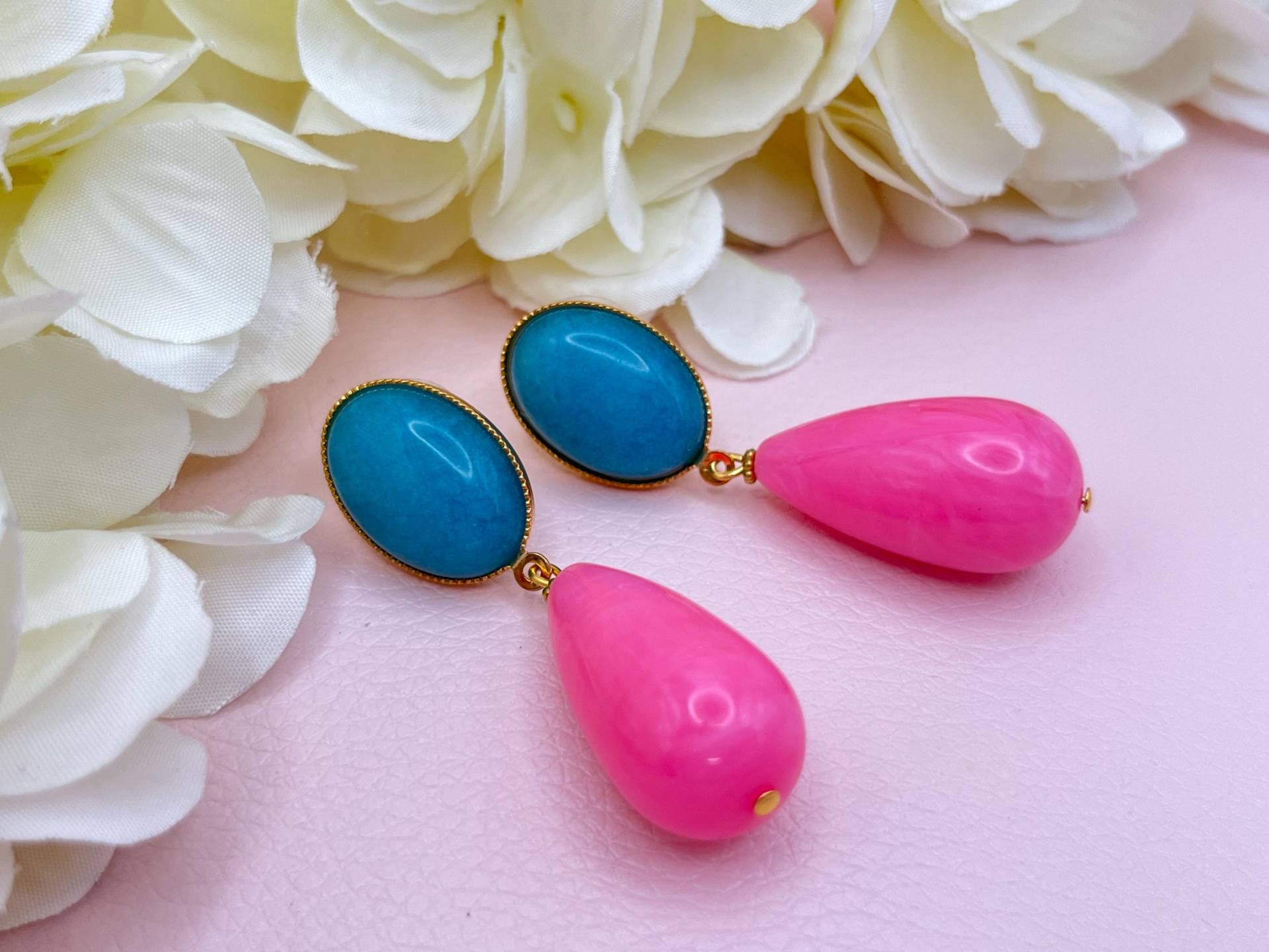Tropfenohrringe, Statementohrringe Mit Resintropfen in Pink An Vergoldeten Steckern Jade Cabochons Türkis - Laury Goes Verona Tropfenohrringe, Statementohrringe Mit Resintropfen in Pink An Vergoldeten Steckern Jade Cabochons Türkis - Laury Goes Verona von LAURYLOVESPINK