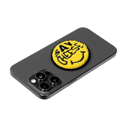 Das Magmoji Abzeichen personalisiert Ihr iPhone oder jede magnetische Oberfläche mit einem niedlichen "Say Cheese"-Muster von LAUT