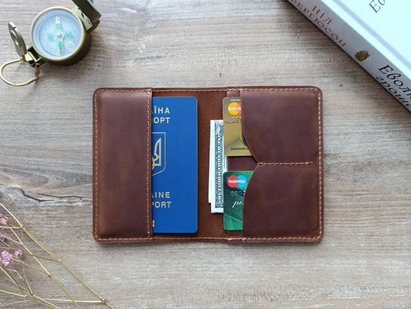 Monogrammierter Leder-Reisepasshalter Für Zwei Pässe/Personalisiertes Leder-Reisepassportemonnaie Personalisierte Leder-Reisepasshülle von LAVERNALeather