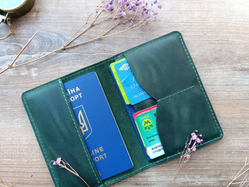 Monogrammierter Leder-Reisepasshalter Für Zwei Pässe/Personalisiertes Leder-Reisepassportemonnaie Personalisierte Leder-Reisepasshülle von LAVERNALeather