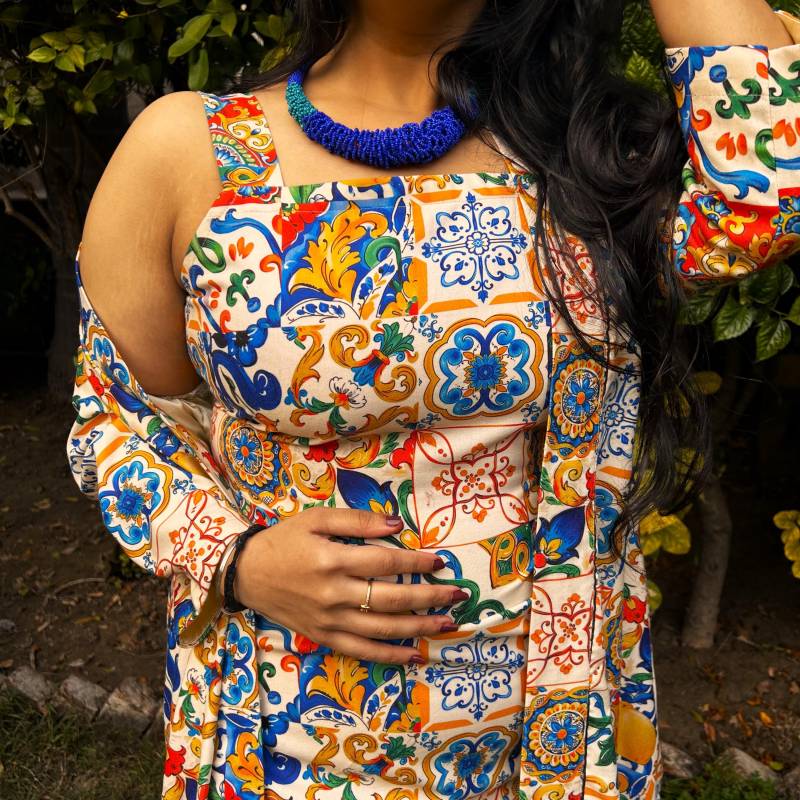 Majolika Fliesen Muster Outfit | Sizilien Poster Premium Baumwolle Shrug Plus Kleid von LAVINADESIGNERSTUDIO