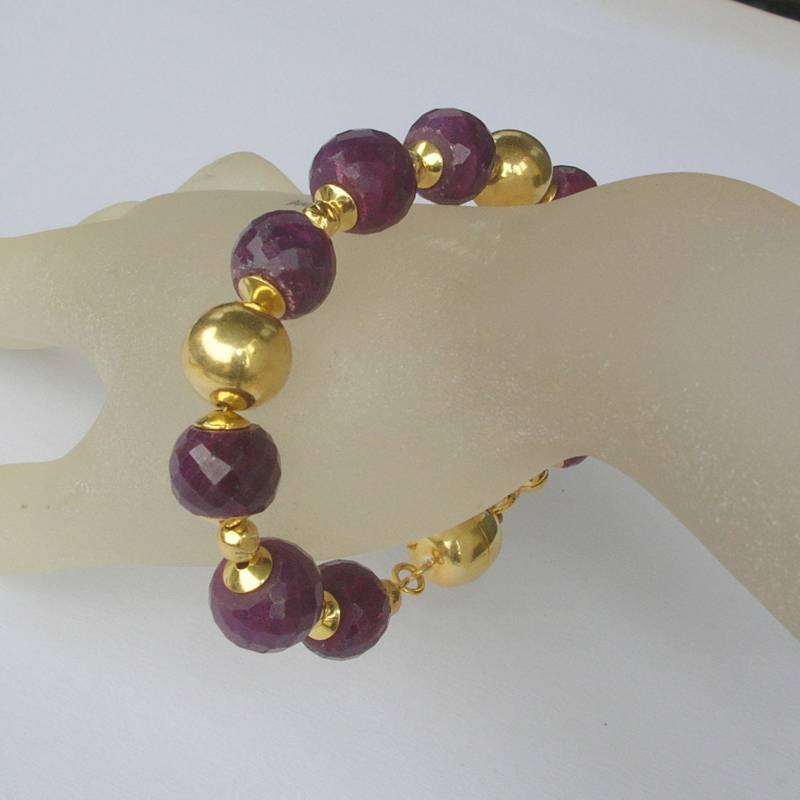 Dark Red Earth" Rubin Armband, Silber Vergoldet von LAYSONA