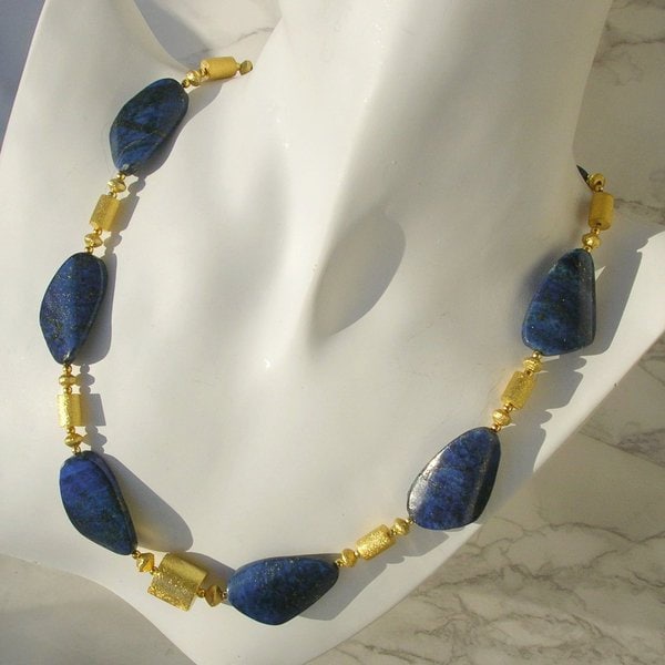 Lapislazuli Collier "Twisted Night Heaven" Edelsteinschmuck von LAYSONA