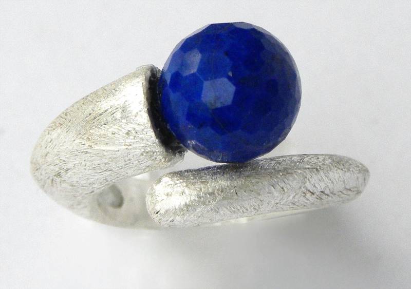Dark Night Earth Silberring Mit Lapislazuli Dark Night Earth Silberring Mit Lapislazuli von LAYSONAdesign