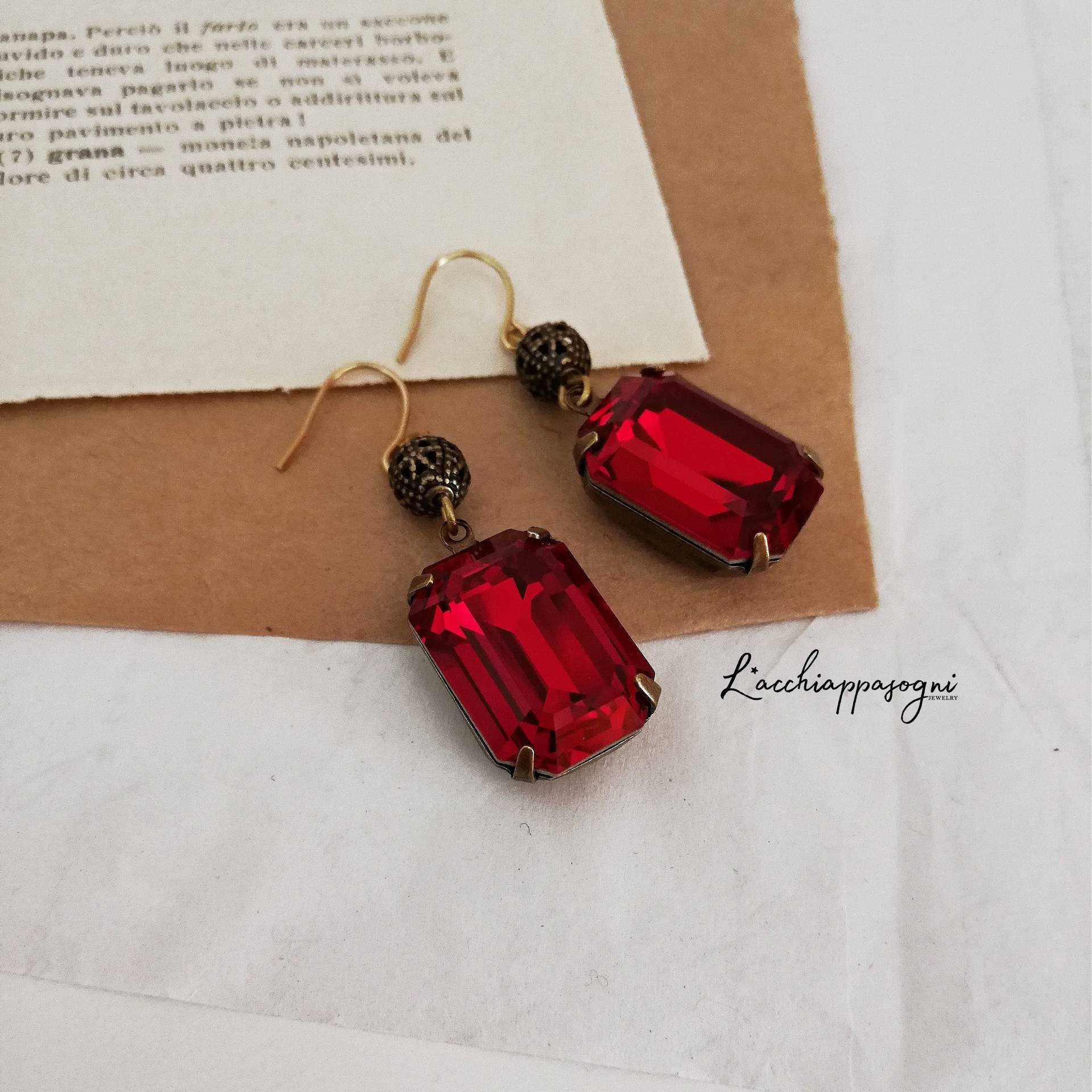 Anne Boleyn Inspirierte Rubinrot Und Bronze Ohrringe Anne Boleyn Inspirierte Rubinrot Und Bronze Ohrringe von LAcchiappasogni