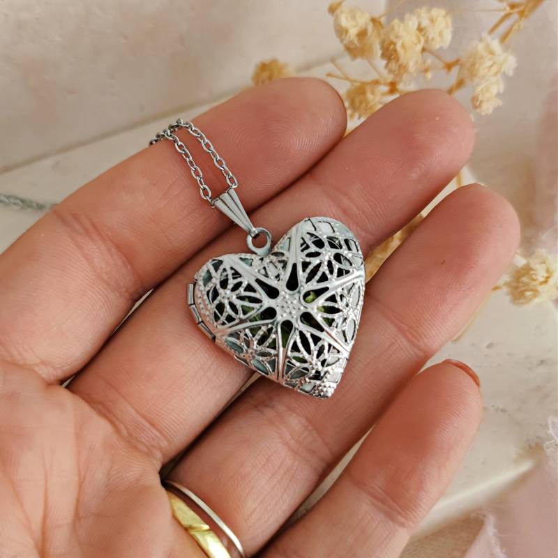 Filigrane Herz Locket Halskette Edelstahl Parfüm Diffusor Filigrane Herz Locket Halskette Edelstahl Parfüm Diffusor von LAcchiappasogni