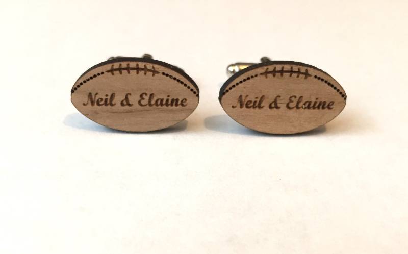 Personalisierte Manschettenknöpfe Mit Gravur Aus Walnussholz von LAtelierLaserProduct