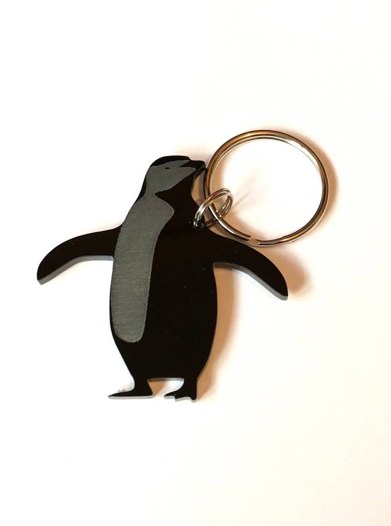Pinguin Schlüsselanhänger Taschenanhänger Geschenk in Schwarz Pinguin Schlüsselanhänger Taschenanhänger Geschenk in Schwarz von LAtelierLaserProduct