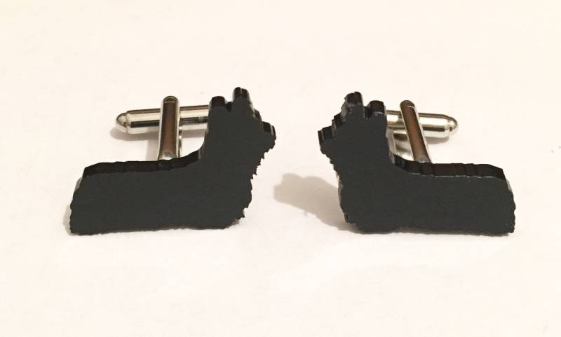 Skye Terrier Hunde Manschettenknöpfe Neuheit Shirt in Schwarz von LAtelierLaserProduct