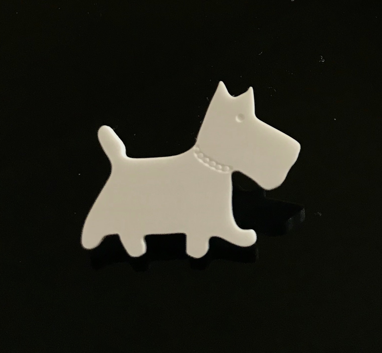 Westie Scottie Hund Brosche Pin Schal Verschluss in Weiß Westie Scottie Hund Brosche Pin Schal Verschluss in Weiß von LAtelierLaserProduct