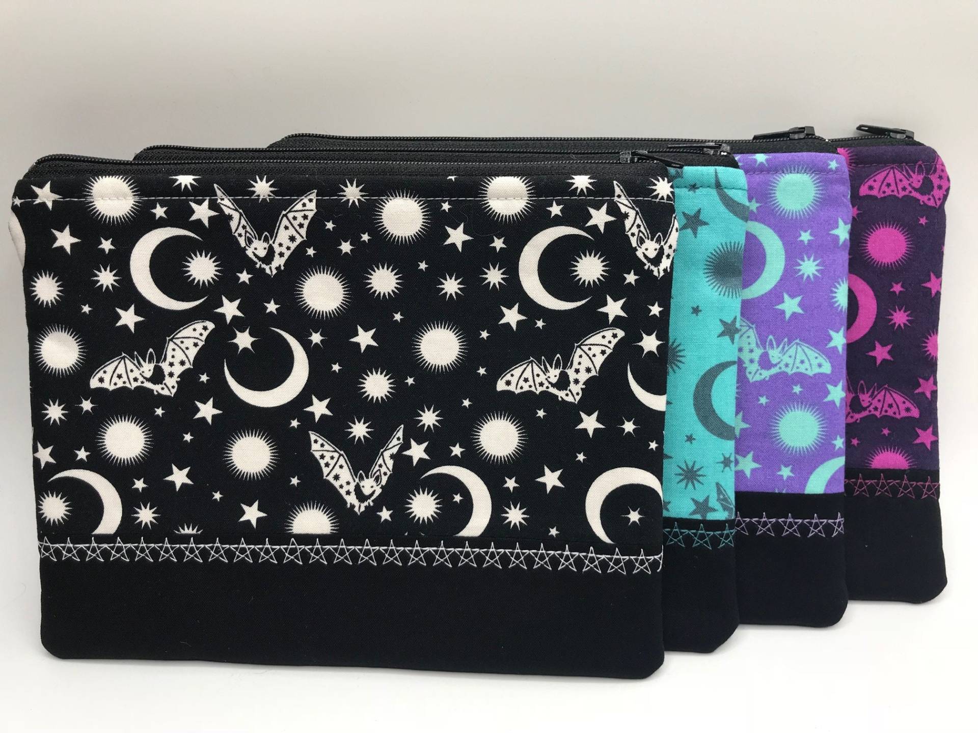 De La Luna Batty Reißverschlusstasche De La Luna Batty Reißverschlusstasche von LAvonMade