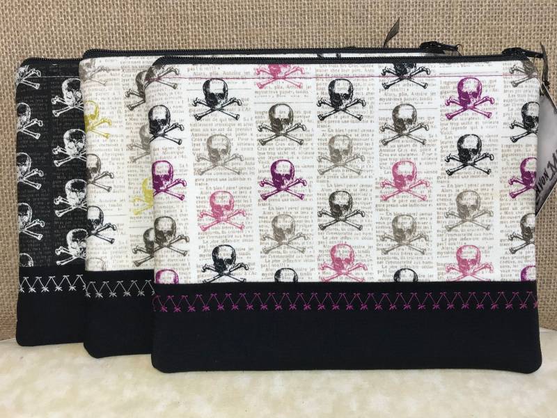 Skull & Crossbones Reißverschlusstäschchen von LAvonMade