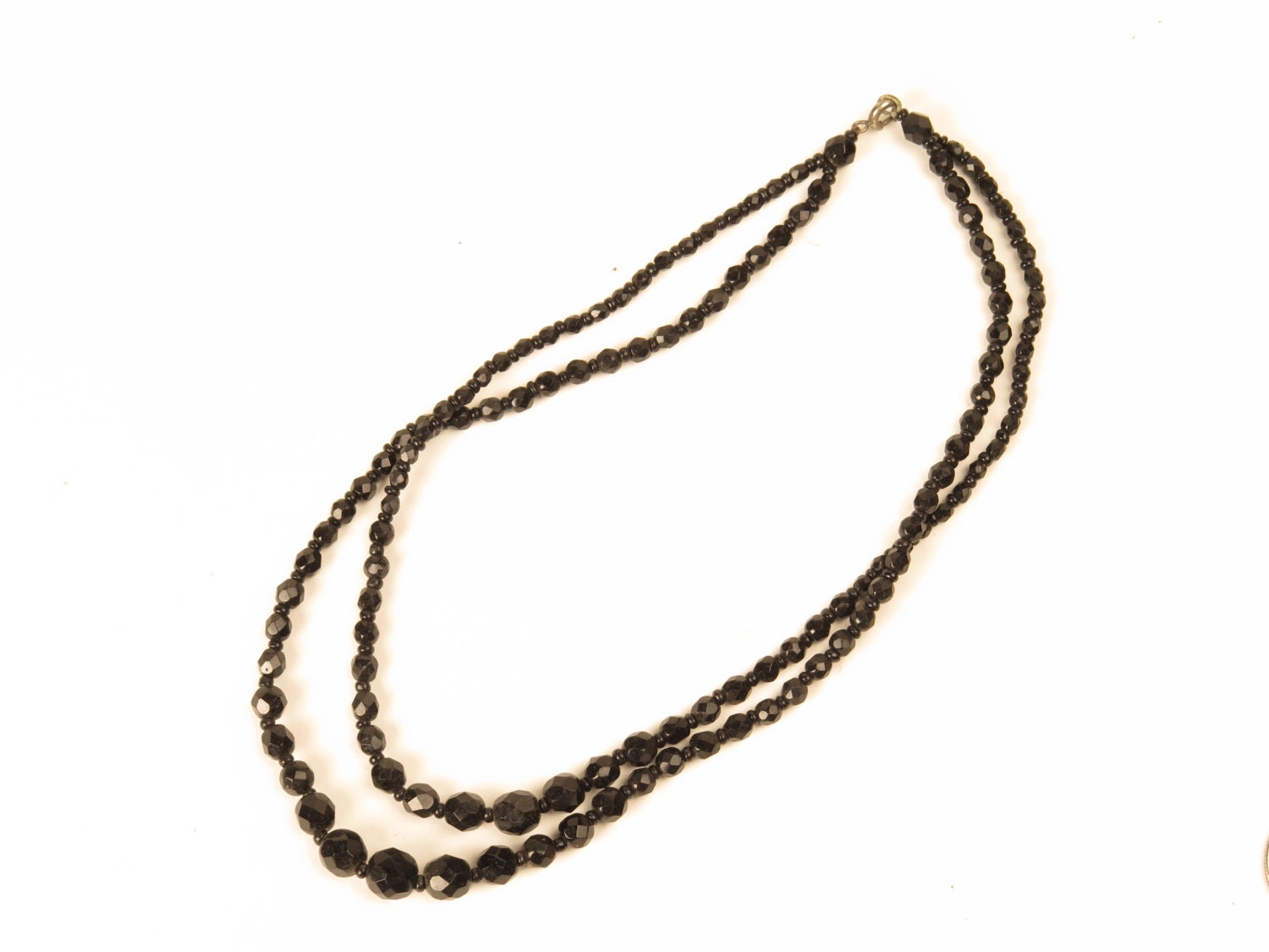 Vintage Schwarze Halskette Facettierte Glasperlen Doppelstrang Kostüm Abgestuft Vintage Schwarze Halskette Facettierte Glasperlen Doppelstrang Kostüm Abgestuft von LBBuzzardsRoost