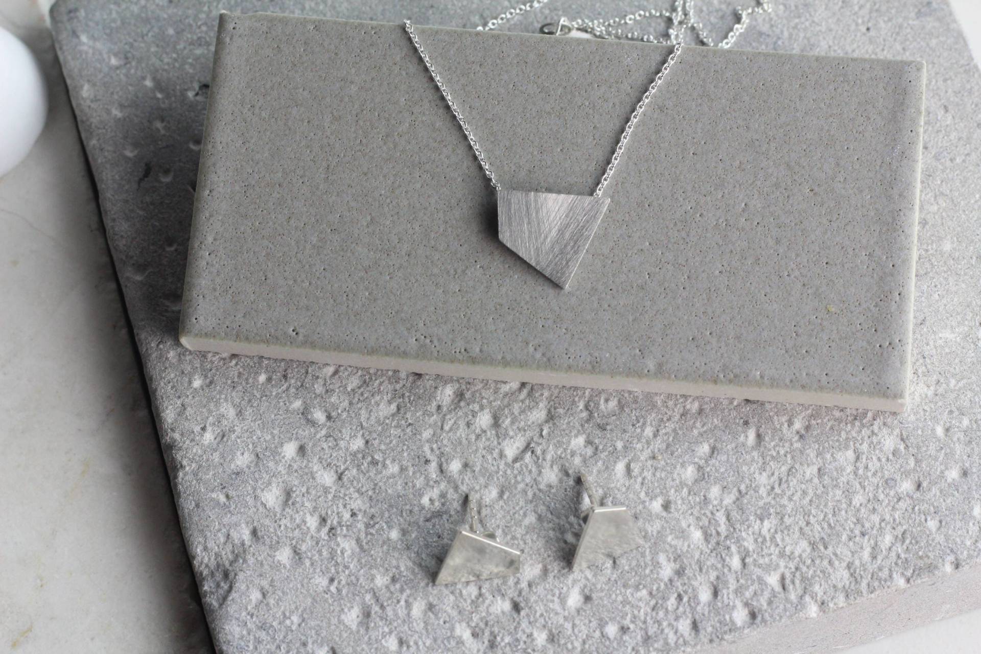 Argentium Sterling Silber/Messing Bronze Kleine Form Halskette Argentium Sterling Silber/Messing Bronze Kleine Form Halskette von LBNjewelry