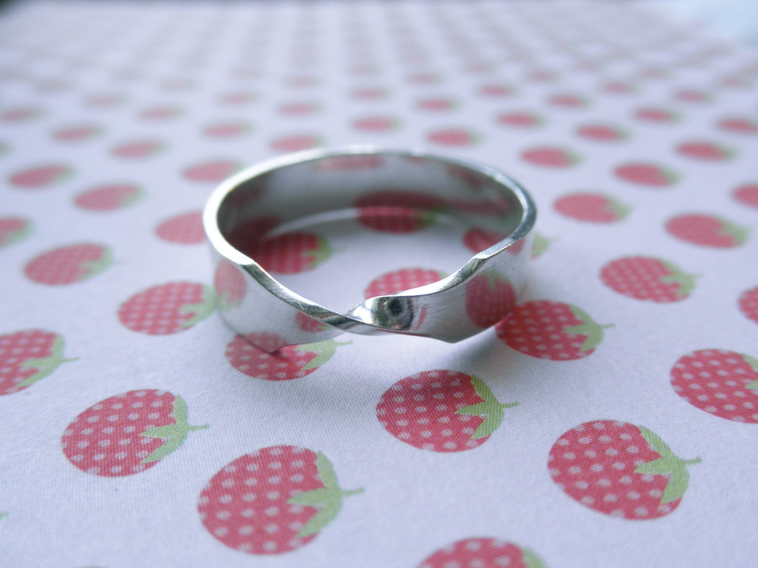 Ring Mit Einem Twist Ring Mit Einem Twist von LBeli