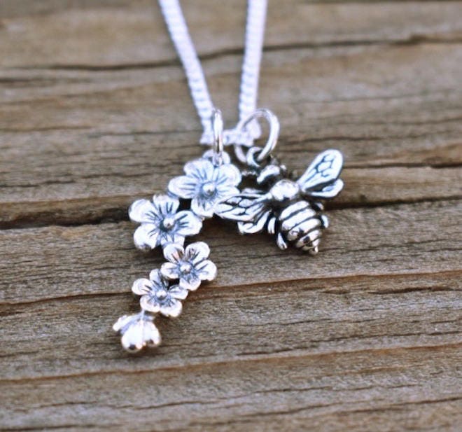 sterling Silber Biene & Kirschblüten Anhänger Halskette sterling Silber Biene & Kirschblüten Anhänger Halskette von LCDecorAndJewelry