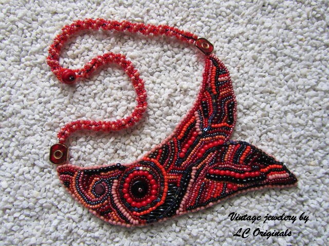 Vintage Stickerei Schnürkette von LCOriginalsJewelry
