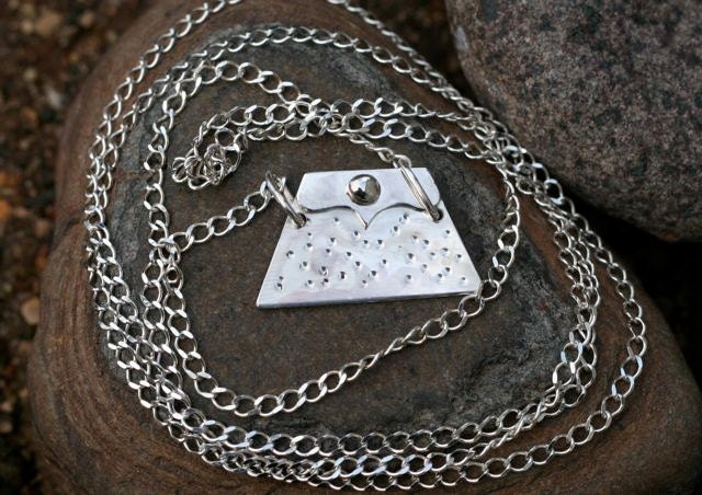 32 Zoll Lange Sterling Silber Gehämmerte Geldbörse Anhänger Halskette 32 Zoll Lange Sterling Silber Gehämmerte Geldbörse Anhänger Halskette von LDBJewelry