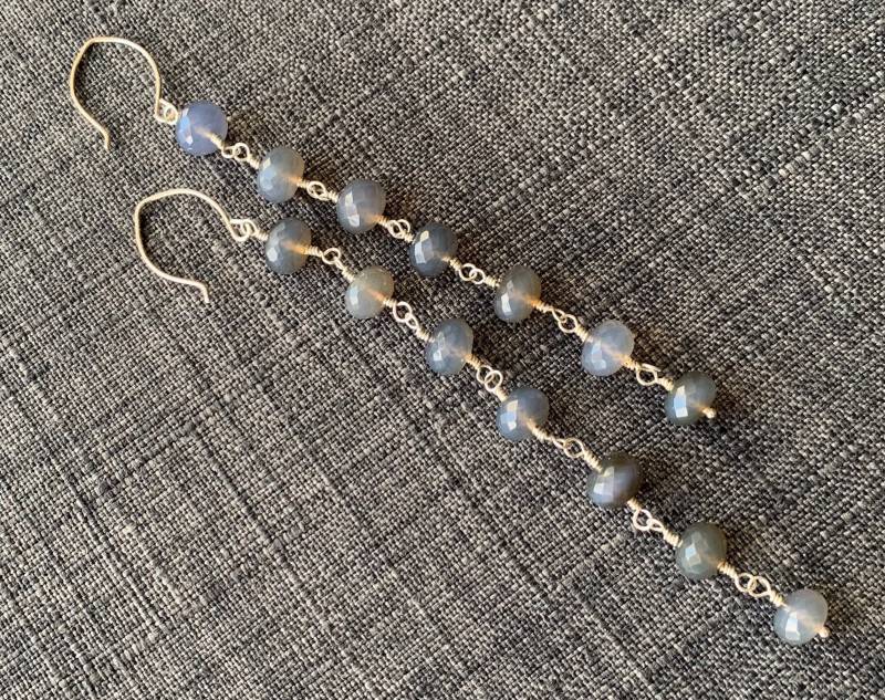 5 Zoll Lange Sterling Silber Draht Gewickelt Chalcedon Auf Petite Reifen 5 Zoll Lange Sterling Silber Draht Gewickelt Chalcedon Auf Petite Reifen von LDBJewelry