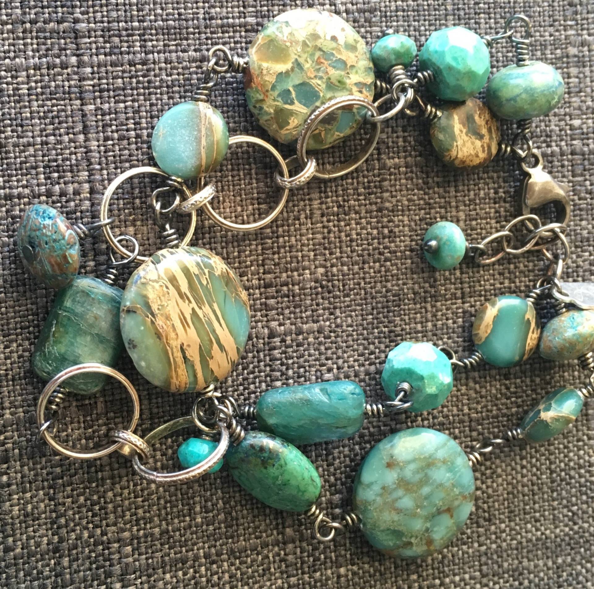 Bunte Chunky Stein Und Sterling Silber Armband in Türkis Bunte Chunky Stein Und Sterling Silber Armband in Türkis von LDBJewelry