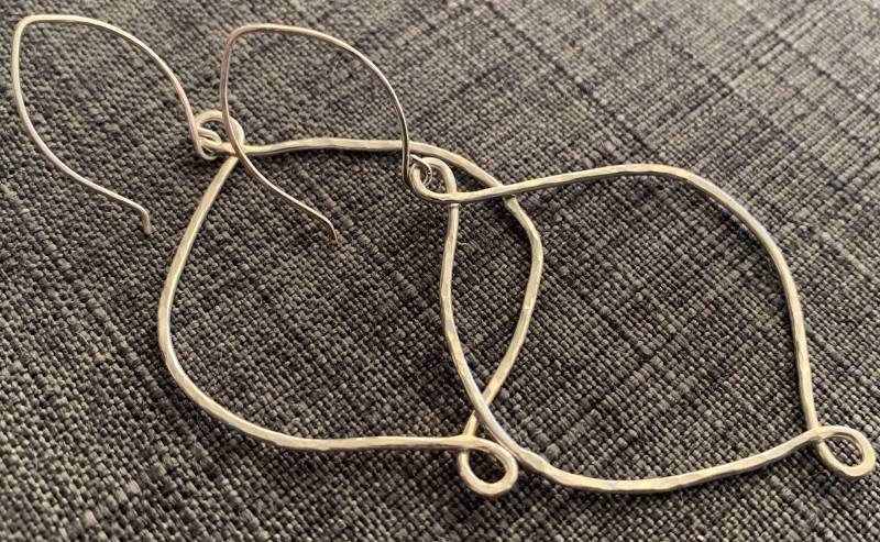 Gehämmerte Sterling Silber Creolen An Gehämmerte Sterling Silber Creolen An von LDBJewelry
