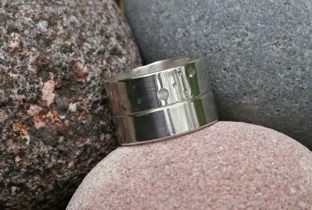 Handgefertigtgehämmert Sterling Silber Breitband-Ring Handgefertigtgehämmert Sterling Silber Breitband-Ring von LDBJewelry