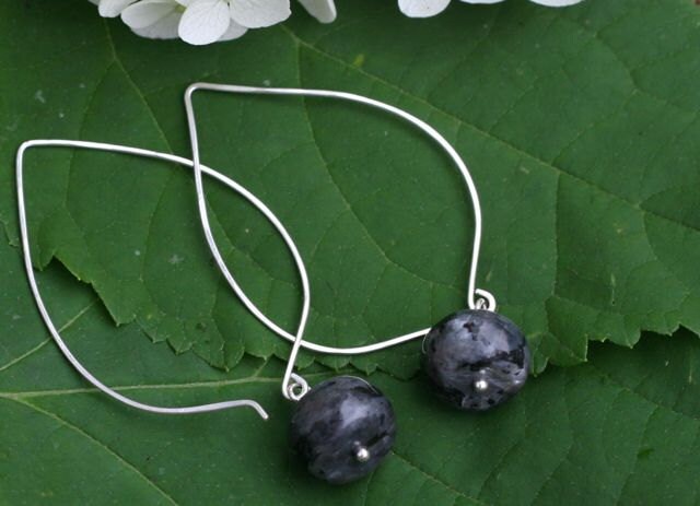 Lange Sterling Silber Hoop Ohrhaken Mit Hand Gewickelt Labradorit Rondelle Steine Lange Sterling Silber Hoop Ohrhaken Mit Hand Gewickelt Labradorit Rondelle Steine von LDBJewelry