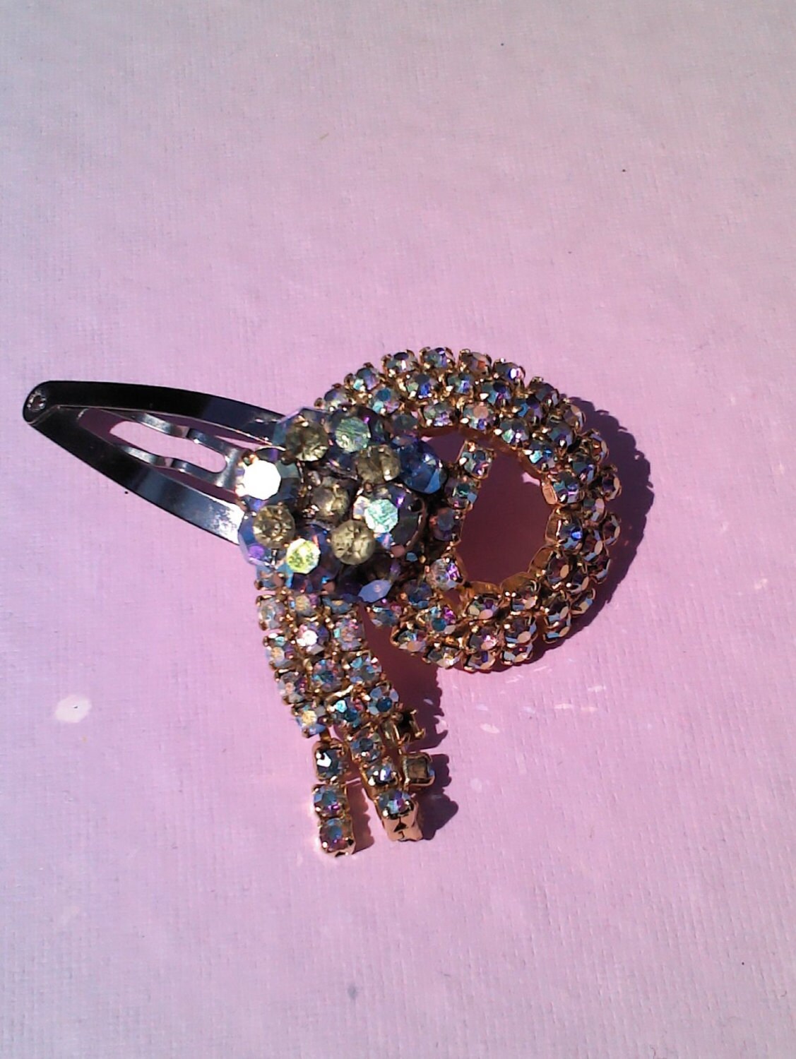 25 % Rabatt Upcycled Golden Haarspange Mit Lila Irisierenden Strass von LDJJewelry