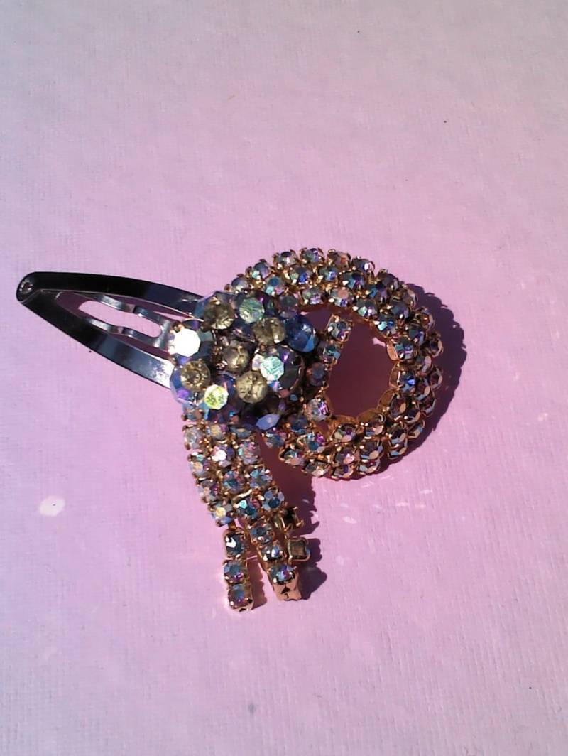 25 % Rabatt Upcycled Golden Haarspange Mit Lila Irisierenden Strass von LDJJewelry