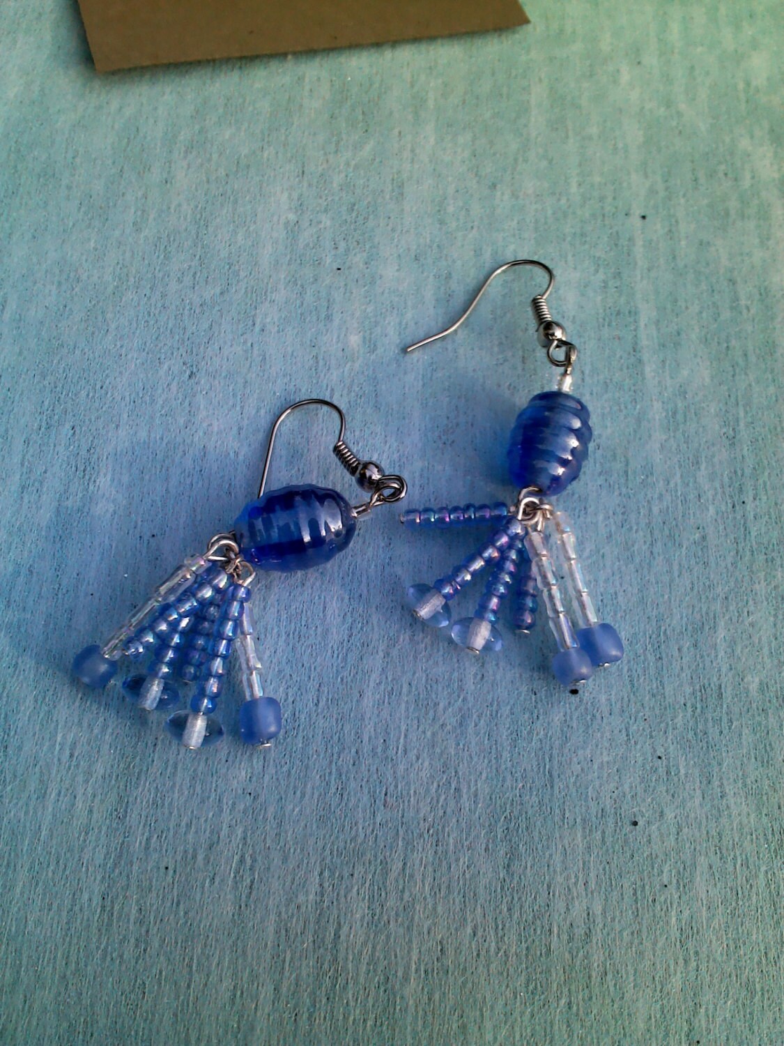 Light Blue Glass Perlen Ohrringe von LDJJewelry