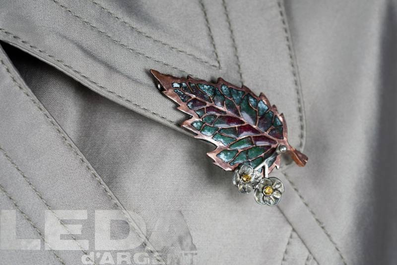 Brosche Begonia Rex. Glasmalerei, Kupfer, Sterling Silber Und Diamant Geschnitten Citrin Stein. Widmen Sie Sich Für Elegante Eine Von Einer Art Dame Brosche Begonia Rex. Glasmalerei, Kupfer, Sterling Silber Und Diamant Geschnitten Citrin Stein. Widmen Sie Sich Für Elegante Eine Von Einer Art Dame von LEDAjewelryArt