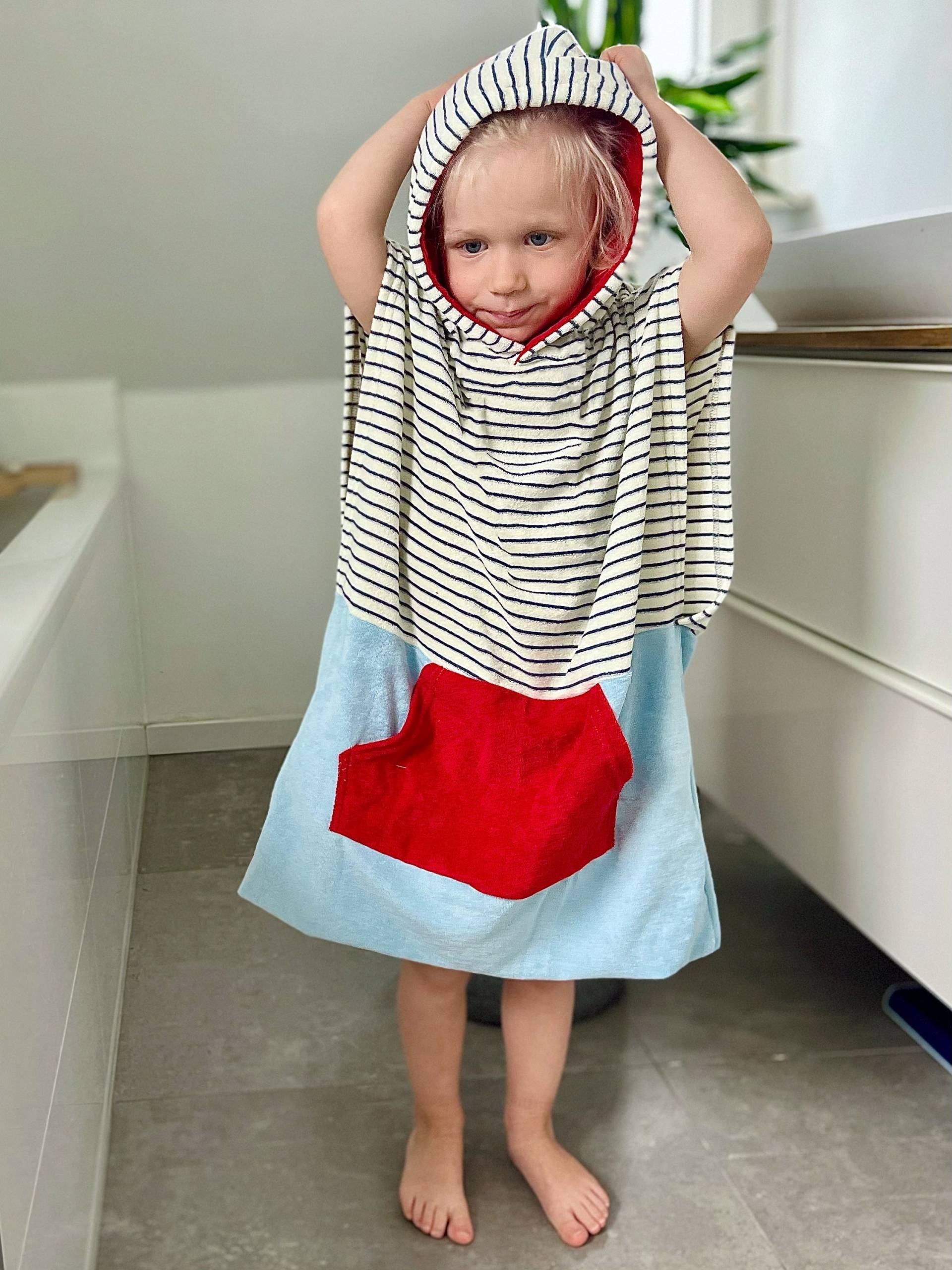 Kinderponcho Surfponcho Poncho Surf Frottee Handtuch Hoodie Surfcape Cape Bademantel Badeponcho Kinderponcho Surfponcho Poncho Surf Frottee Handtuch Hoodie Surfcape Cape Bademantel Badeponcho von LEELIshop
