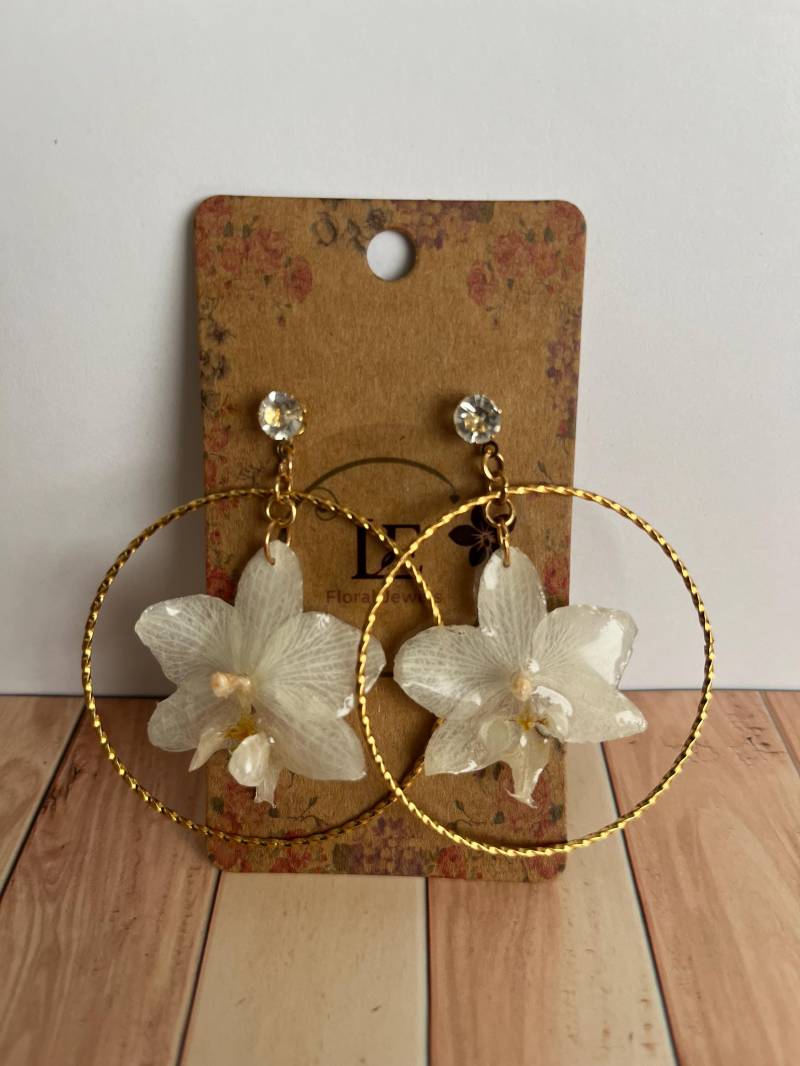 Handgefertigte Ohrringe Aus Echten Orchideen -Konserviert Mit Kunstharz - Ein Stück Natur Zum Tragen Und Originelles Geschenk Handgefertigte Ohrringe Aus Echten Orchideen -Konserviert Mit Kunstharz - Ein Stück Natur Zum Tragen Und Originelles Geschenk von LEFloralJewels