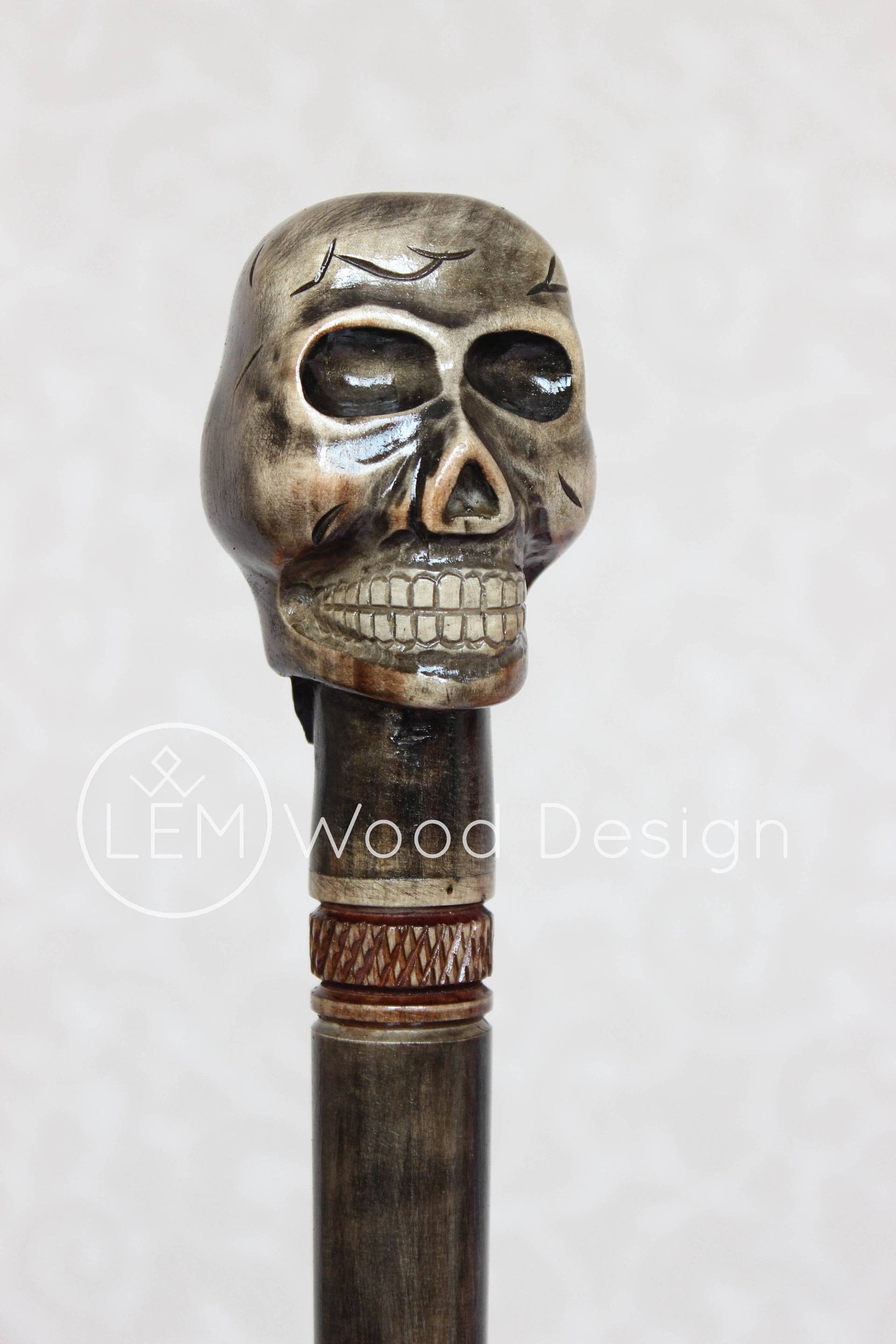 Holzstock "Totenkopf" Walking Sticks Canes Hochwertige Holz Bastelstange Handarbeit Geschnitzt Cane Perfektes Geschenk, Souvenir Aus Der Ukraine Holzstock "Totenkopf" Walking Sticks Canes Hochwertige Holz Bastelstange Handarbeit Geschnitzt Cane Perfektes Geschenk, Souvenir Aus Der Ukraine von LEMWoodDesign