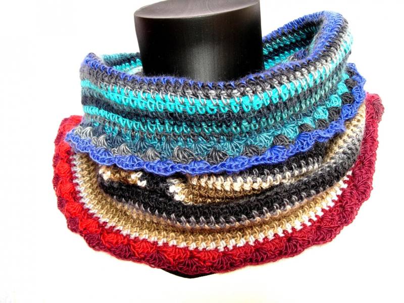 Gestreifter Schlauchschal Aus Katia-Darling-Wolle Mit Farbverlauf, 34 cm Lang Und 33 Breit von LESSNOODSDEFANFAN