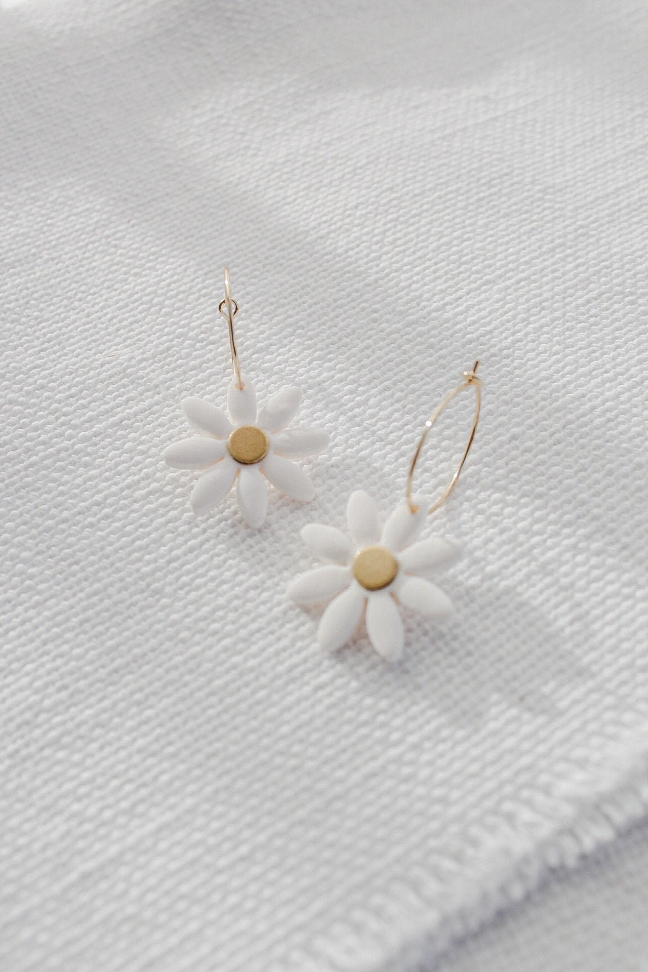 Daisy | Ohrringe Polymerclayohrringe Handgemacht Unikat Geometrisch Statementohrringe Boho Blumen Daisy | Ohrringe Polymerclayohrringe Handgemacht Unikat Geometrisch Statementohrringe Boho Blumen von LESVARandCLAY
