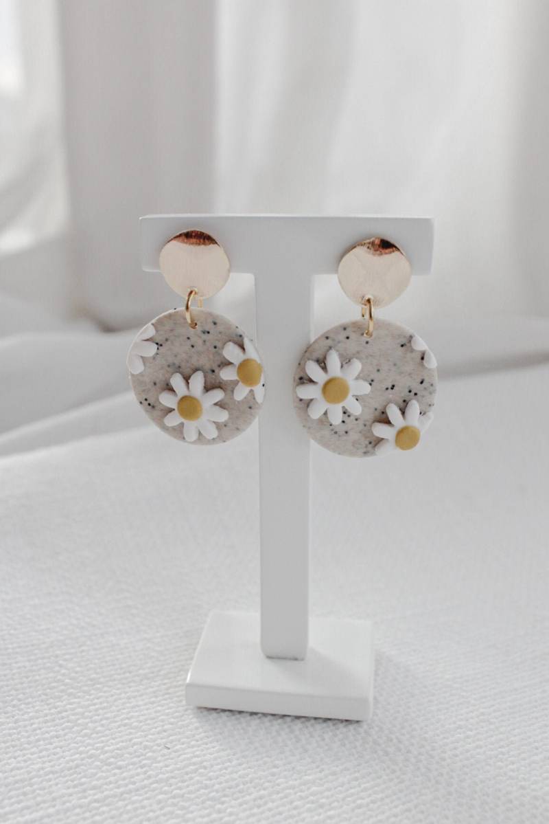 Daisylove | Ohrringe Polymerclayohrringe Handgemacht Unikat Geometrisch Statementohrringe Boho Blumen von LESVARandCLAY