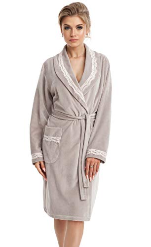 LEVERIE edler und hochwertiger Damen-Velours-Bademantel mit eleganten Spitzenverzierungen made in EU (L (40), Beige) von LEVERIE