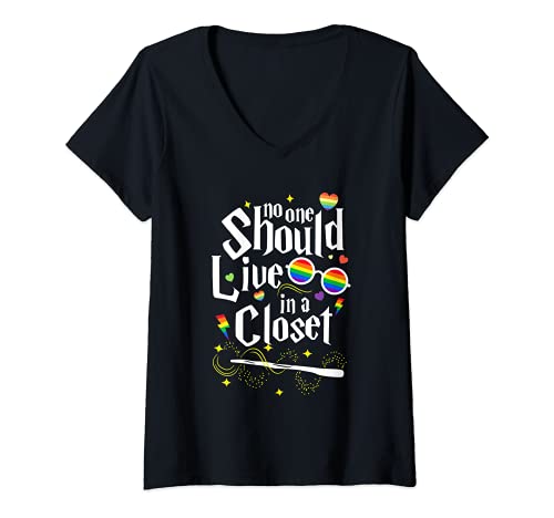 Damen No One Should Live In A Closet LGBT Gay Pride T-Shirt mit V-Ausschnitt Damen No One Should Live In A Closet LGBT Gay Pride T-Shirt mit V-Ausschnitt von LGBT Gay Rainbow Pride