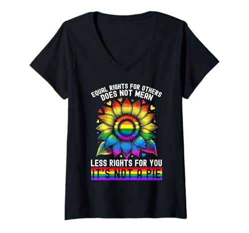 Damen LGBTQ Pride Regenbogen-Flagge Schwul Lesben Nicht Binäre Gleichheit T-Shirt mit V-Ausschnitt Damen LGBTQ Pride Regenbogen-Flagge Schwul Lesben Nicht Binäre Gleichheit T-Shirt mit V-Ausschnitt von LGBT Pride Month Transgender Trans Flag Rainbow