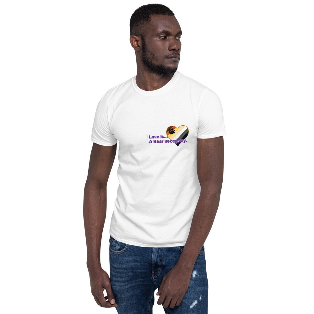 Bärenstolz-T-Shirt Liebe Ist Ein Bärnnotwendigkeits-Grafik-T-stück von LGBTQPrideLife