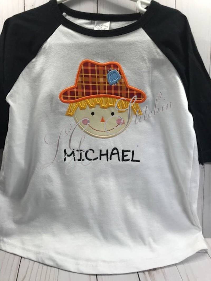 Vogelscheuche Shirt Junge Mädchen Herbst Thanksgiving Kinder T-Shirt Benutzerdefinierte Applikation Bestickt von LGStitchin