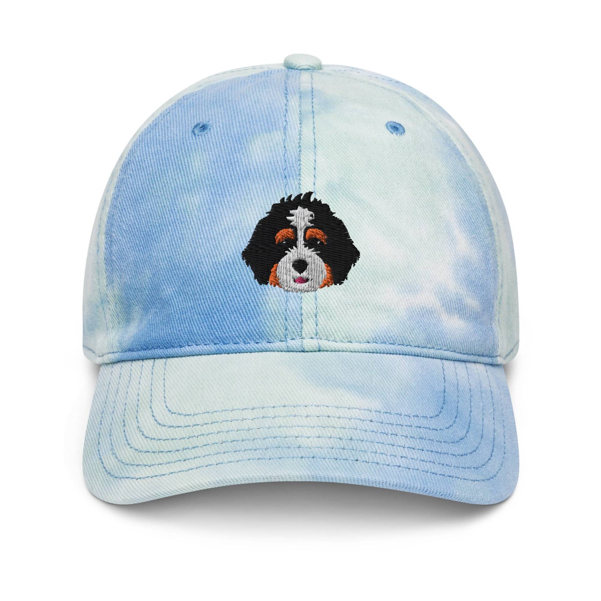 Bernedoodle Mütze, Bestickte Bernedoodle Geschenk, Schwarz Weiß Hut, Unisex Tie Dye Hat von LGglorydesigns