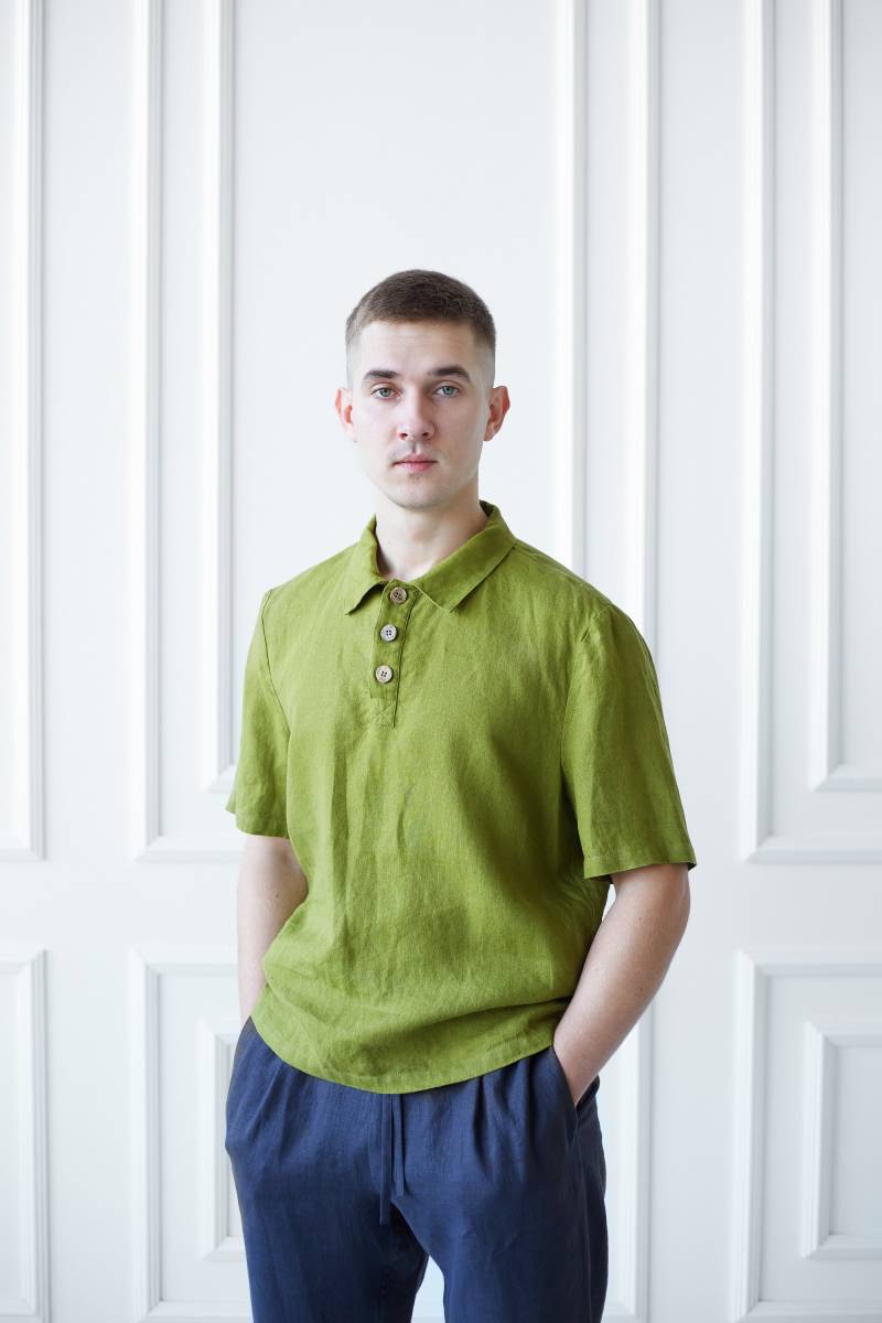 Leinenhemd Polo in Moosgrün. Herren Leinen Top Kurzarm. Flachs-T-Shirt von LGlinen