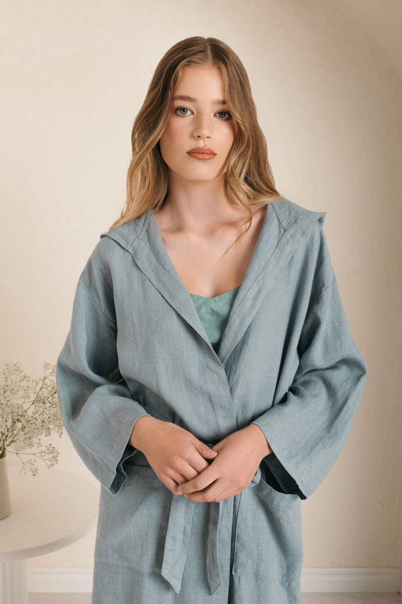 Sea Wave Leinen Robe, Lange Kapuzen Loungewear Mit Taschen Und Gürtel von LGlinen