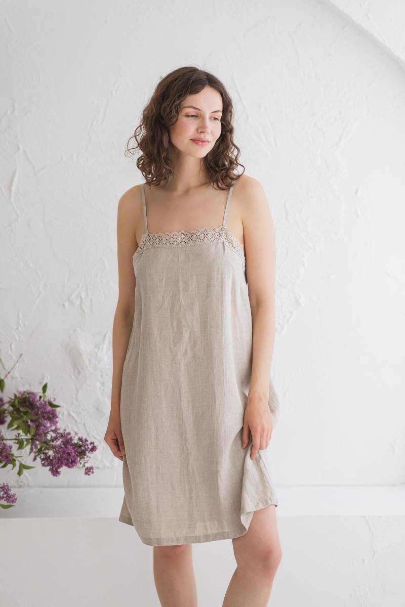 Natürliche Leinen Spitze Slip Dress Alma Midi Nachthemd von LGlinen