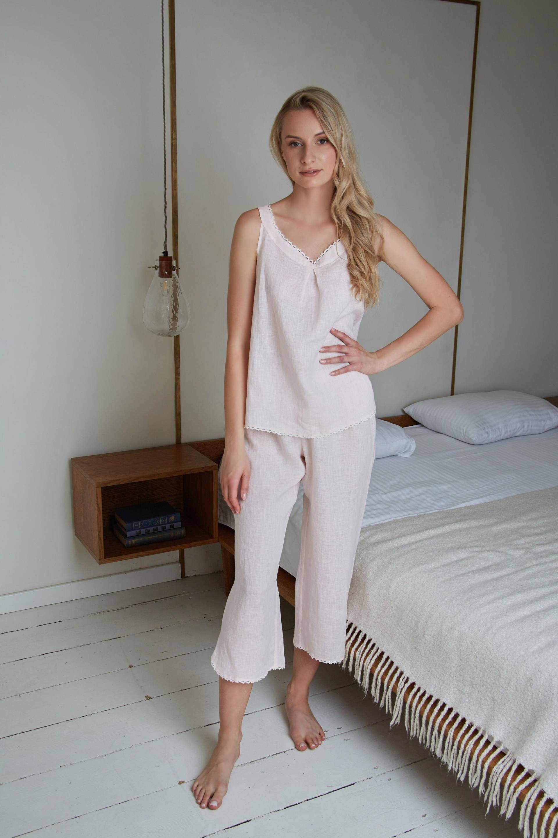 Pyjama Rosie Aus Leinen Mit Spitzenbesatz Und Kurzer Hose von LGlinen